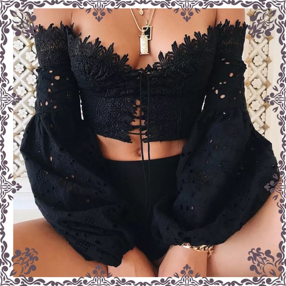 Tops - 💜2 left black lace up crop top restocking all💜